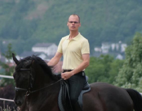 Christoph auf Pferd - Nahaufnahme